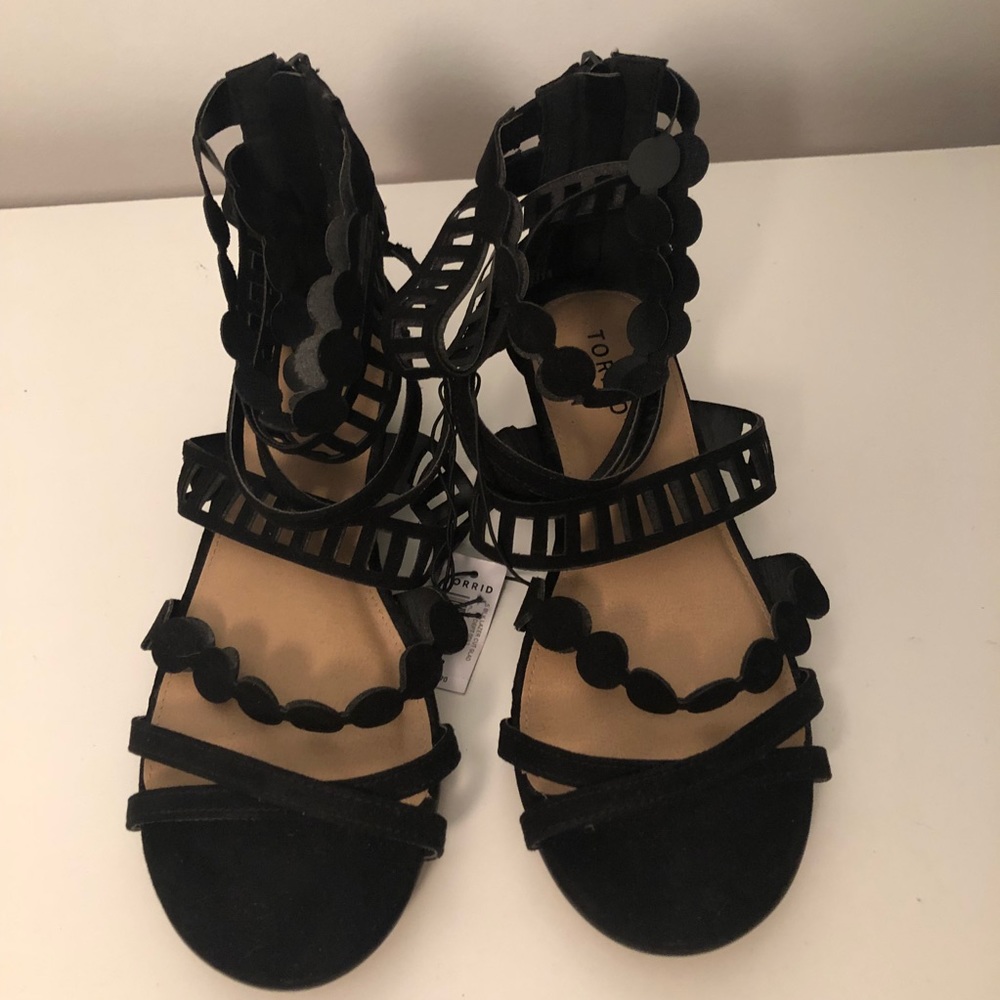 NWT Torrid Lazer Cut Gladiator Sandal Size 9🔴